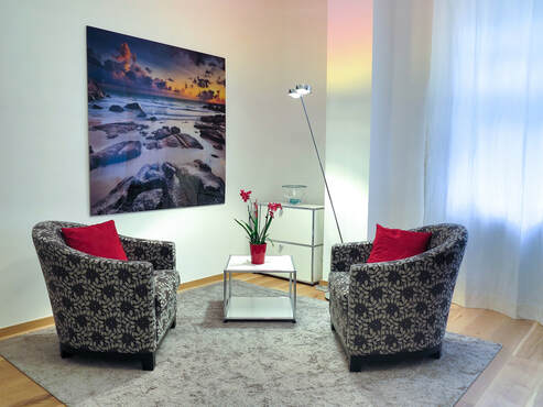 Picture of a calm one-to-one counselling room